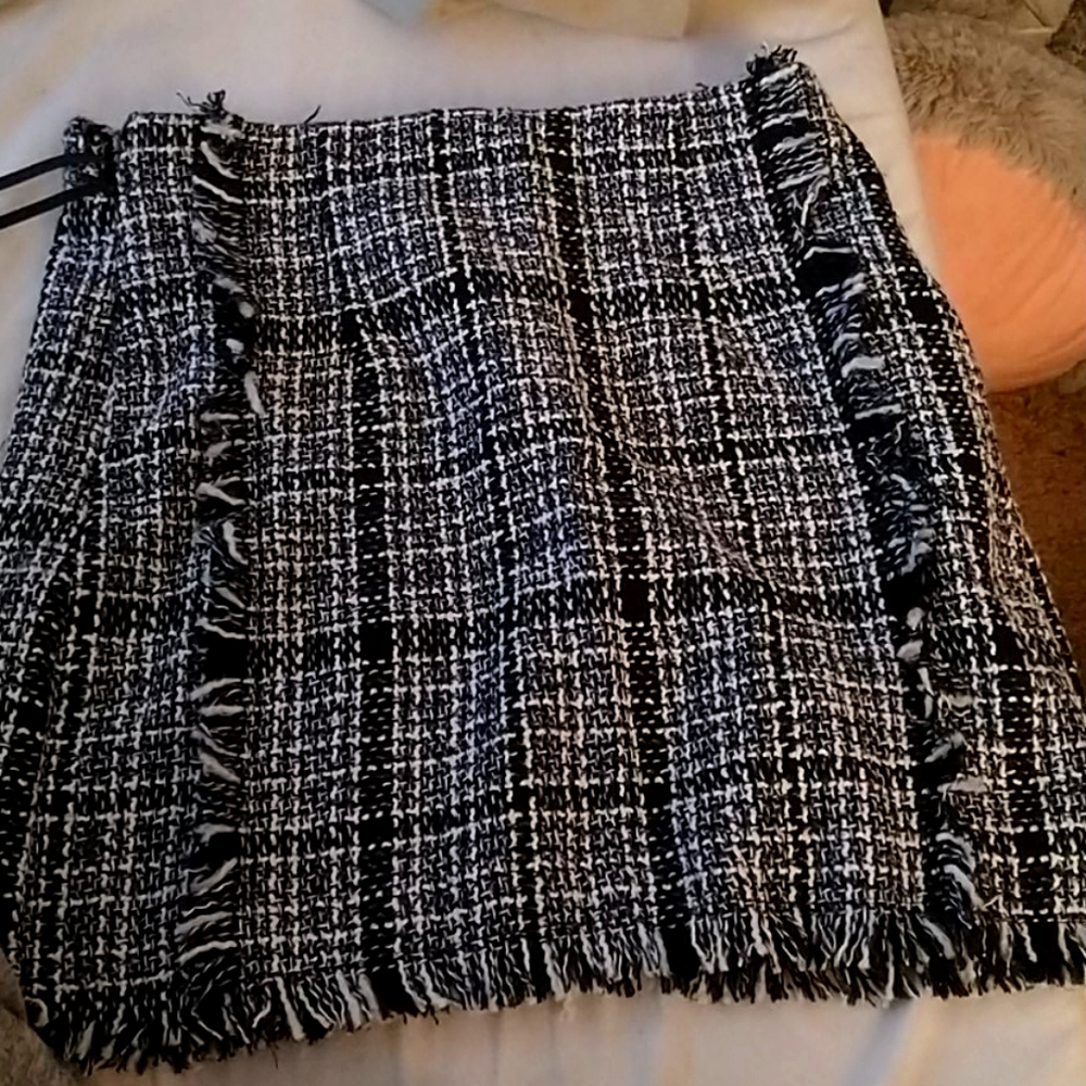 Plaid black and white skirt